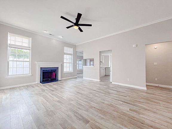 4th image of 4422 Barcelona Ln.