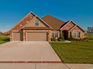 6217 S 28th St, Rogers, AR 72758