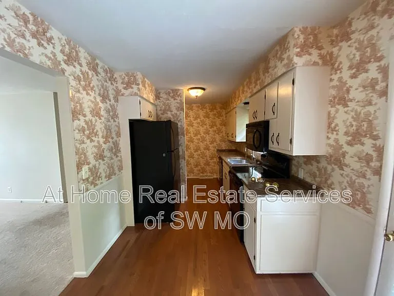 2027 S Kentwood Ave — Photo 5