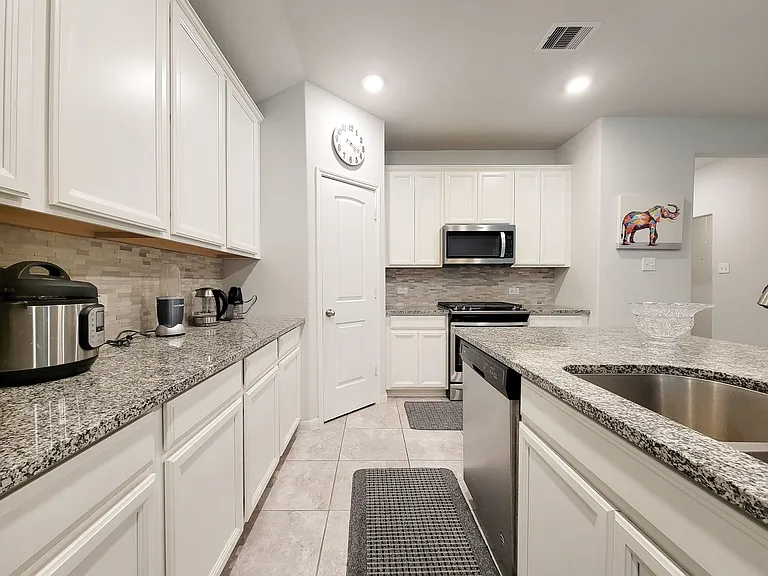 6523 Fiddlewood Thicket Ln — Photo 13