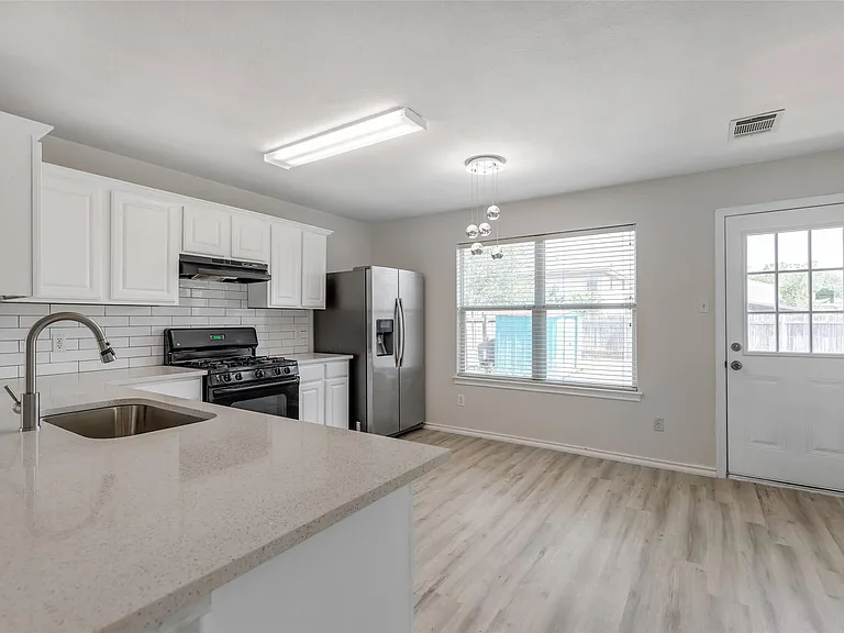 3207 Barksdale Dr — Photo 5