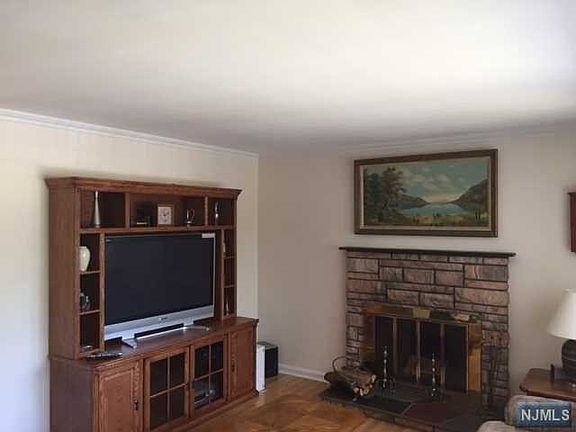 5th image of 281 Glenwood Ave
