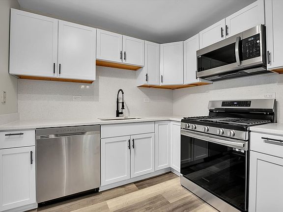 5th image of 909 E Kenilworth Ave Unit 402