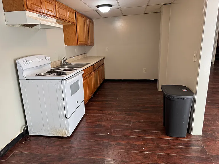 460 Broad St #B1 — Photo 1