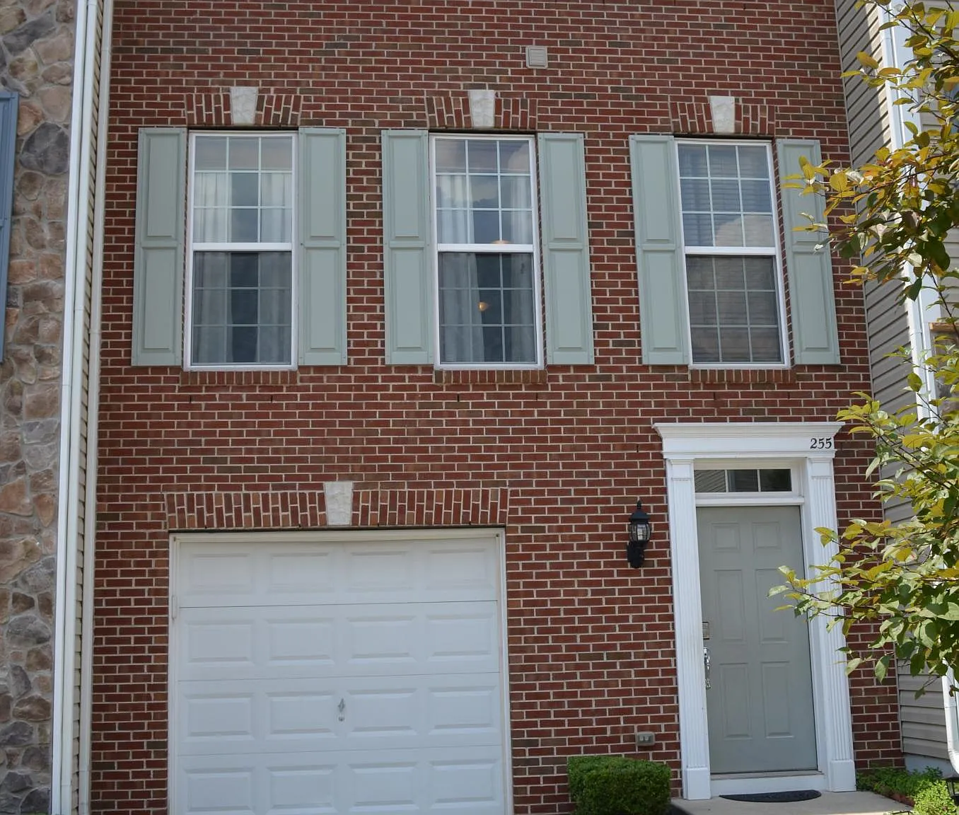 255 Hudson Dr — Photo 4