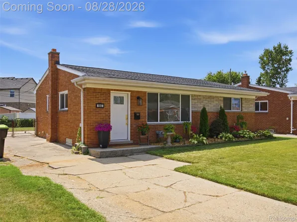 1640 Nottingham Dr, Madison Heights, MI 48071