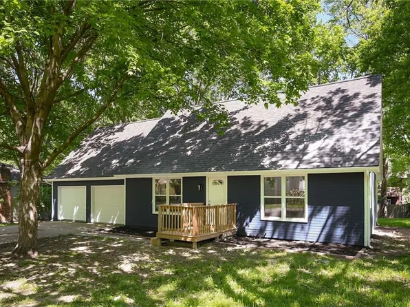406 E 11th St, Kearney, MO 64060