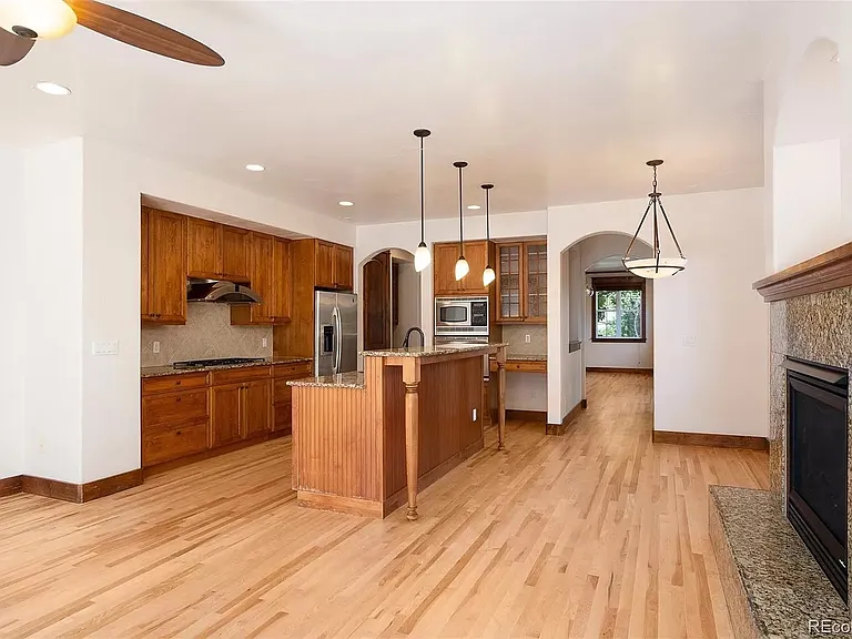 884 S Emerson St — Photo 7