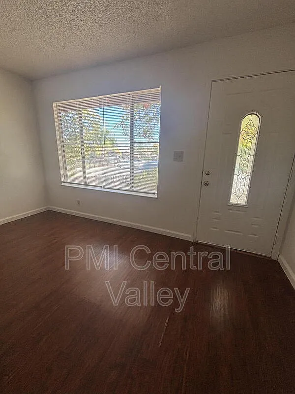 4 bed, 2.0 bath, 1248 sqft, $2,300 — Photo 3