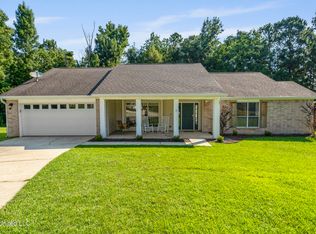 10676 Oak Crest Dr N, Biloxi, MS 39532