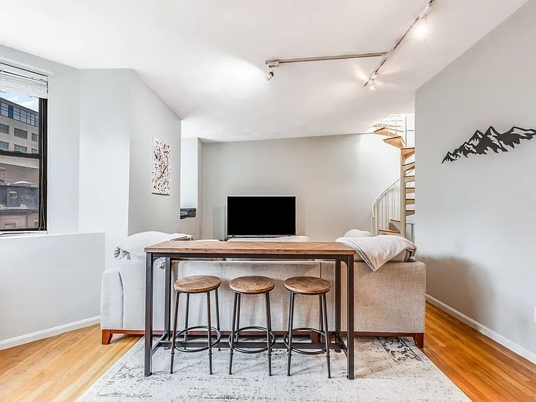 102 E Brookline St #4 — Photo 6
