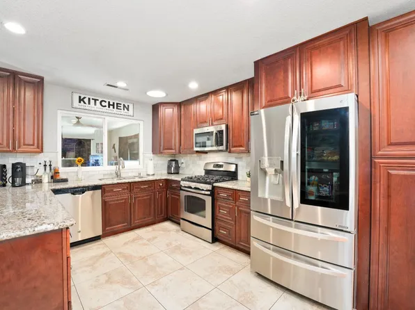 9552 Majestic Ln, Stockton, CA 95209