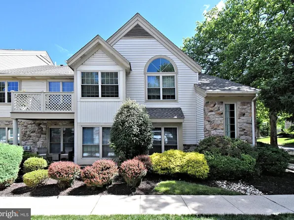 102 Foxmeadow Dr #102, Royersford, PA 19468