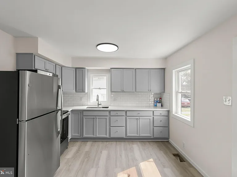 2141 Valley Ave — Photo 6