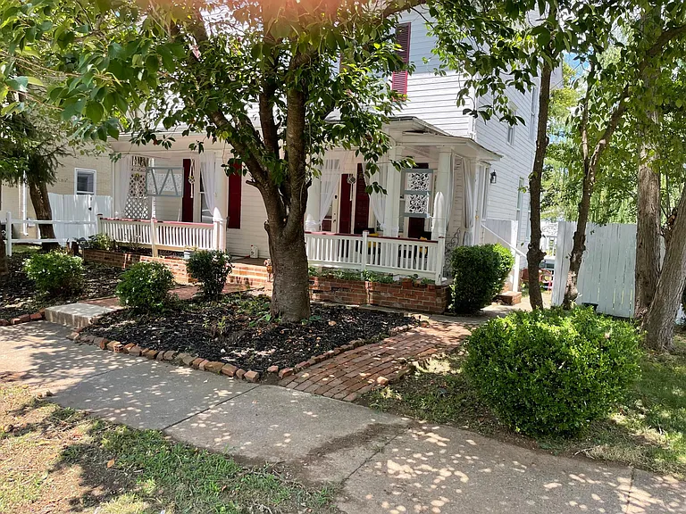 615 Mountain Ave SW #B — Photo 6
