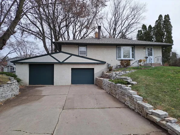 2215 Shawnee Dr, North Saint Paul, MN 55109