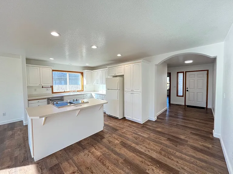 225 W Dartmouth St — Photo 5