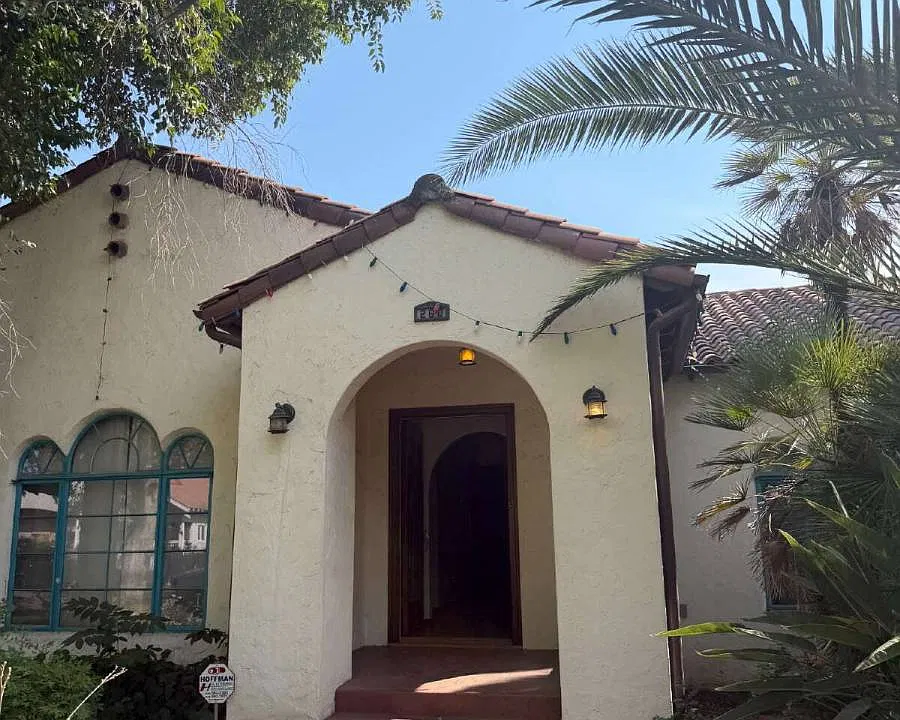 260 W 22nd St