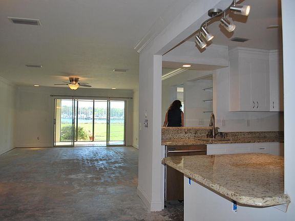 4th image of 4300 Lakeside Dr Unit 7