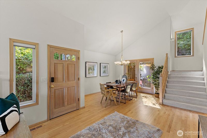 4th image of 9009 45th Avenue NE
