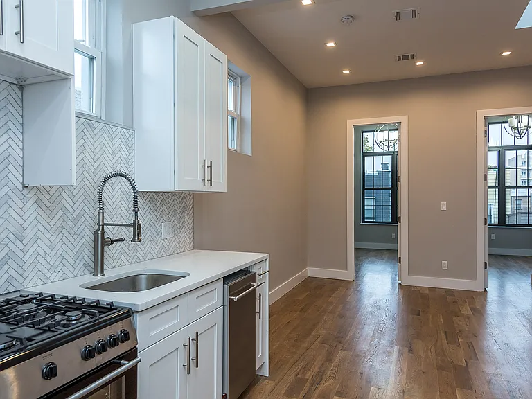 107 Skillman Ave #3T — Photo 1