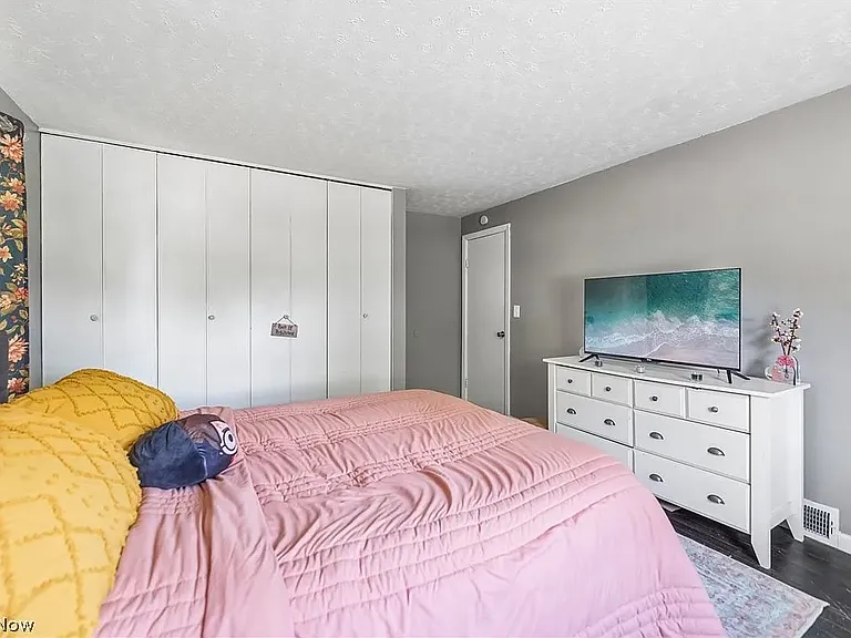 2369 Frederick Dr — Photo 20