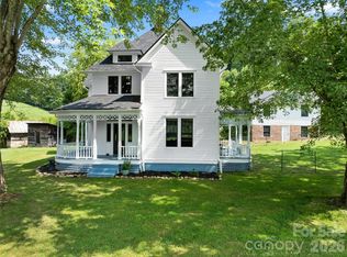 5 Clarks Cove Rd, Leicester, NC 28748