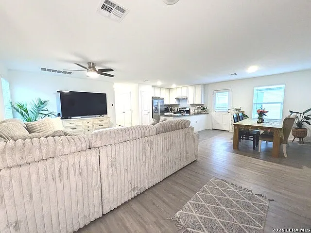 4 bed, 2.0 bath, 1492 sqft, $1,795 — Photo 4