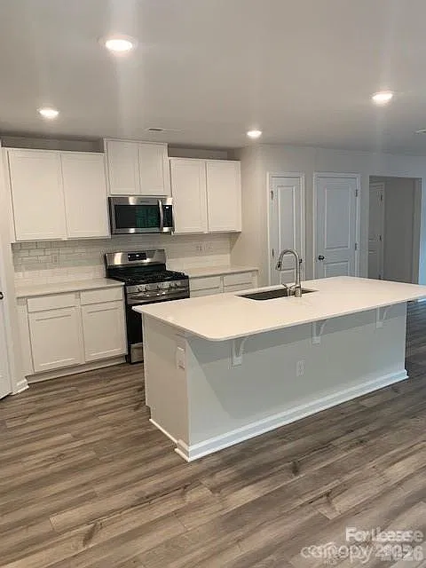 4 bed, 2.5 bath, 1956 sqft, $1,945 — Photo 3