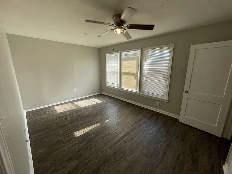 859 Steves Ave #2 — Photo 5