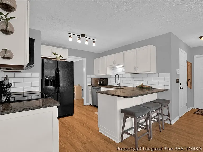 1928 Daphne Cir — Photo 11