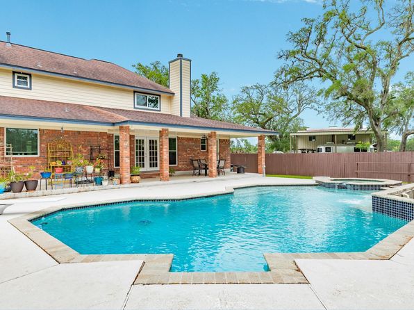208 Fawn Trl, Lake Jackson, TX 77566
