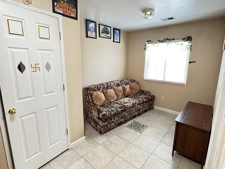 2226 N Vernal Ave — Photo 18
