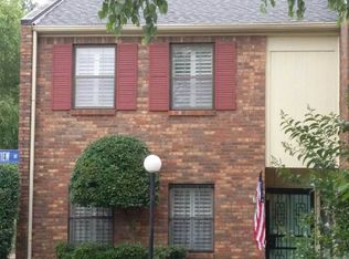 560 W Mendenview Dr, Memphis, TN 38117