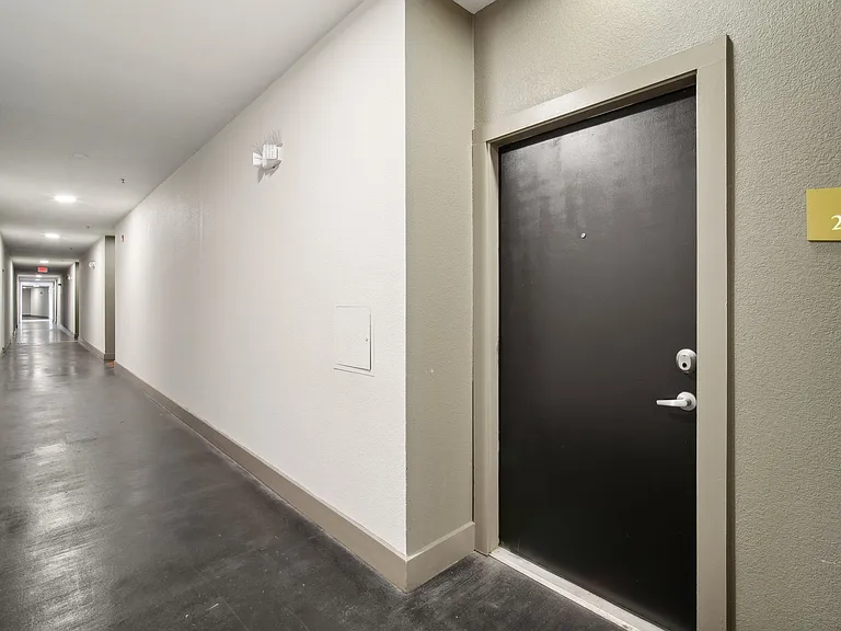 Cole Apartments — Photo 41