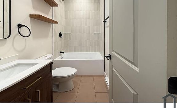3rd image of 6049 Elmwood Ave #1