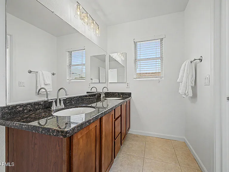 8805 W Alex Ave — Photo 6