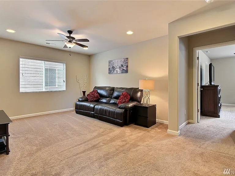 8840 Jayden St NE — Photo 9