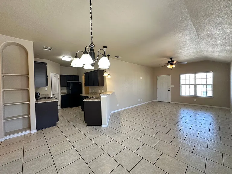 4601 Cambridge Dr — Photo 7