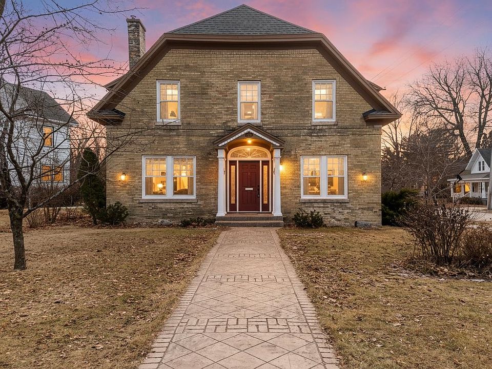 1st image of 2157 Riverside Ave