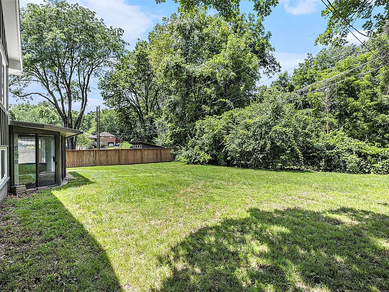 6704 Lakeshore Dr — Photo 8