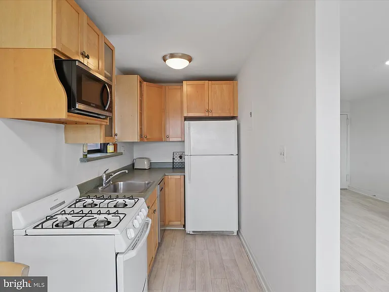 1581 N Colonial Ter #201X — Photo 14