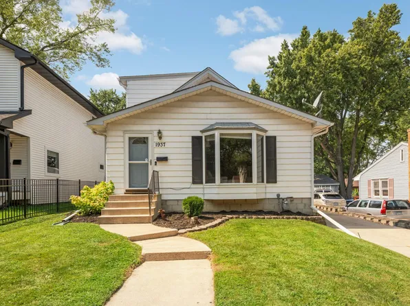 1937 Eustis St, Lauderdale, MN 55113