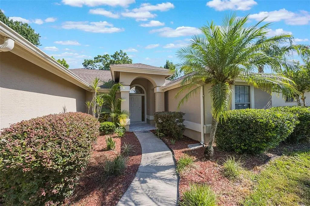 4 bed, 2.0 bath, 1605 sqft, $2,450 — Photo 4