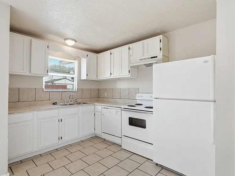 1373 Oakbluff Dr — Photo 9