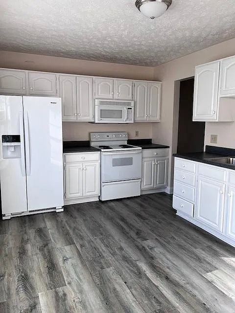 3 bed, 2.5 bath, 1536 sqft, $1,600 — Photo 2