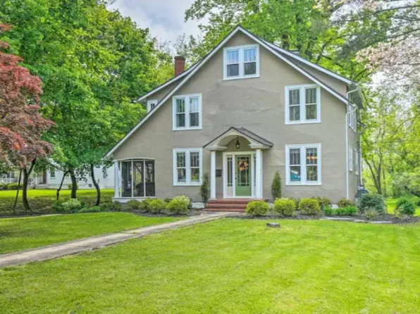 502 S George St, Charles Town, WV 25414