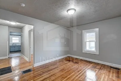 37 S Euclid Ave — Photo 3