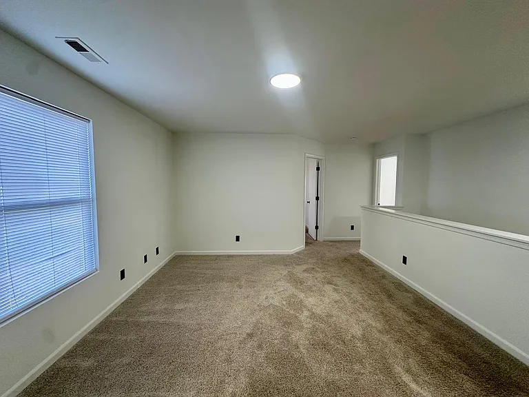 340 Zander Woods Ct — Photo 16
