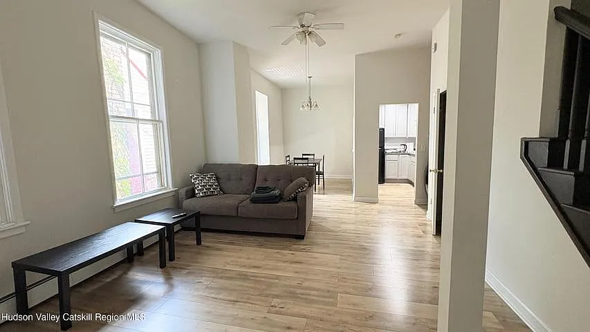 2 bed, 1.5 bath, 950 sqft, $2,450 — Photo 3